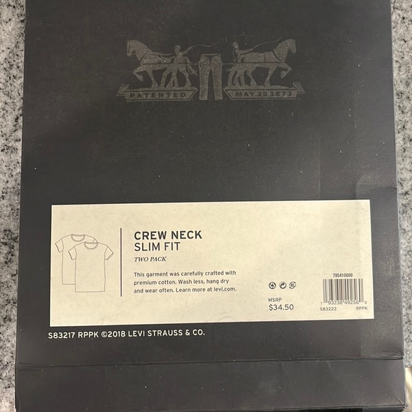 🎀NWT 2 MENS LEVIS T-Shirts - Picture 2 of 3